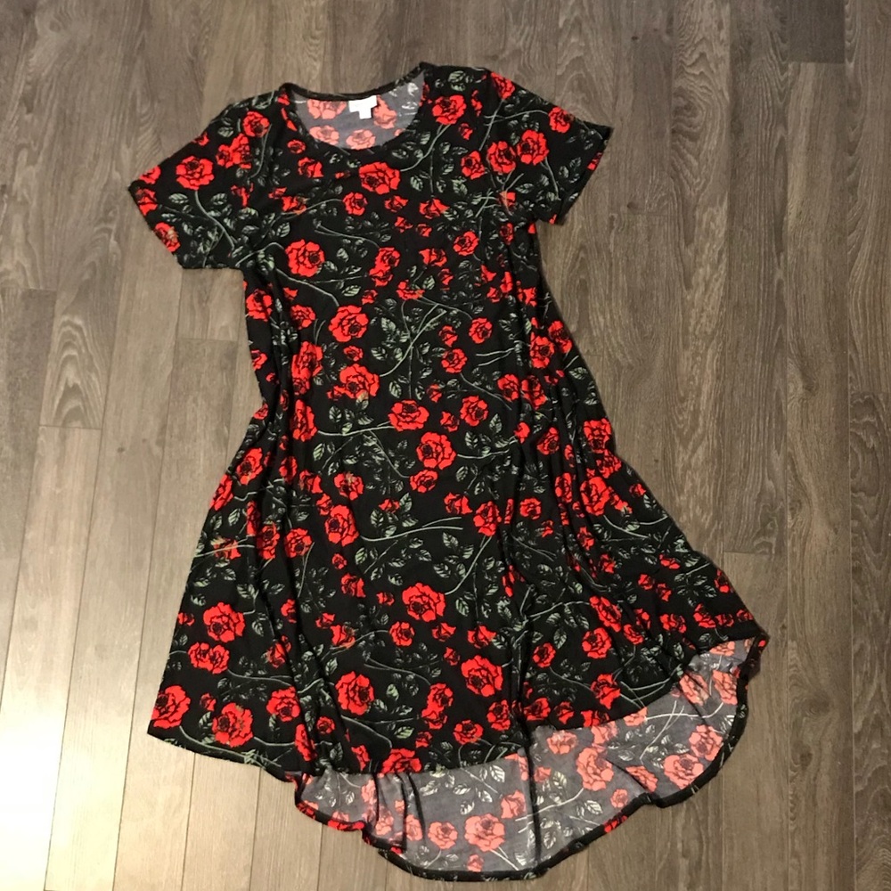 LuLaRoe Carly. Red roses. Medium. Like new.